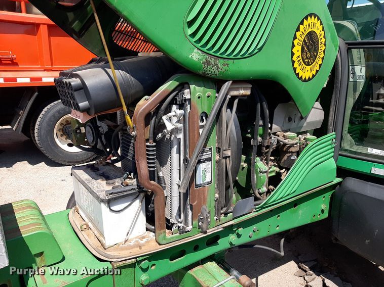 image for item OF9420 2007 John Deere 6415  tractor