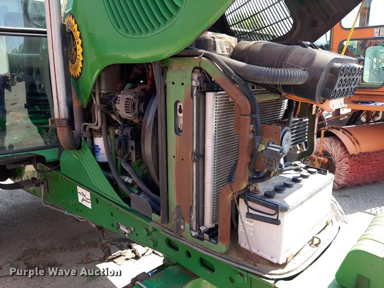 image for item OF9420 2007 John Deere 6415  tractor