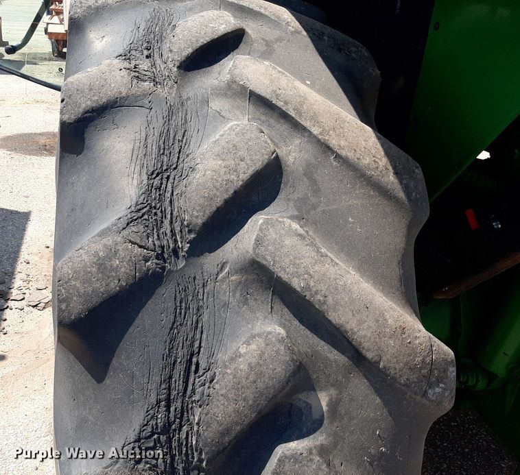 image for item OF9420 2007 John Deere 6415  tractor