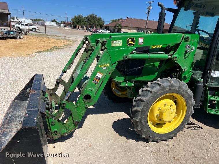image for item DN3124 2015 John Deere 5075E  MFWD tractor