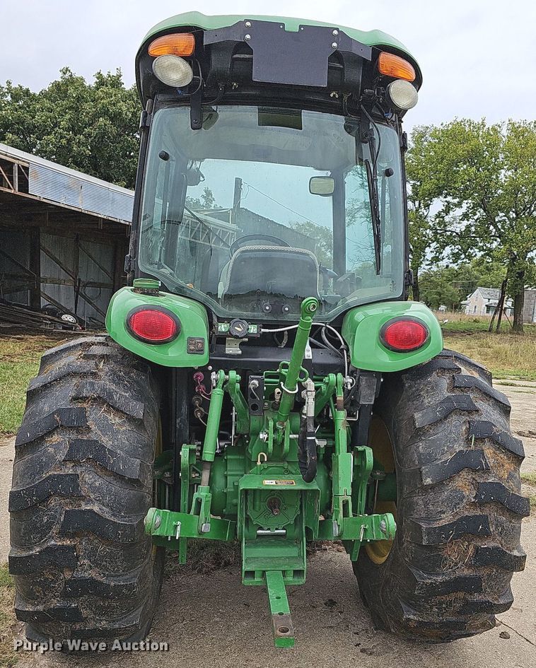 image for item DN8712 2015 John Deere 4066R  tractor