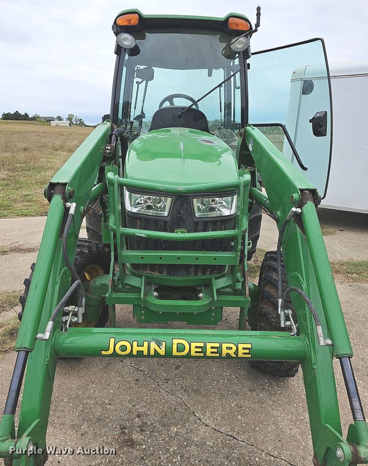 image for item DN8712 2015 John Deere 4066R  tractor