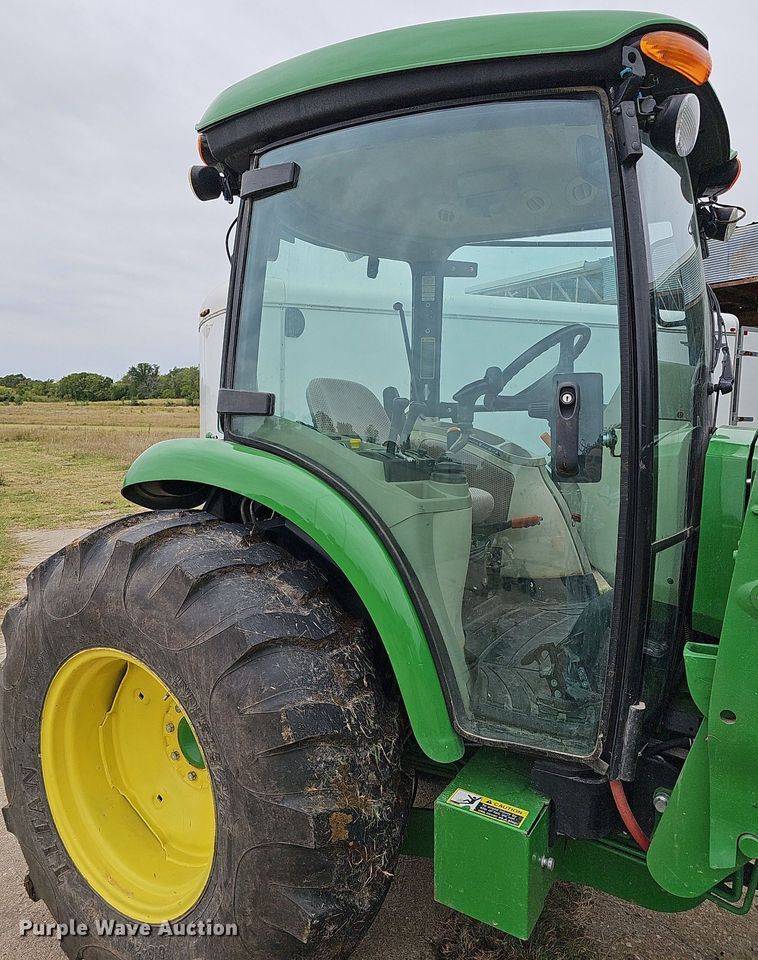 image for item DN8712 2015 John Deere 4066R  tractor