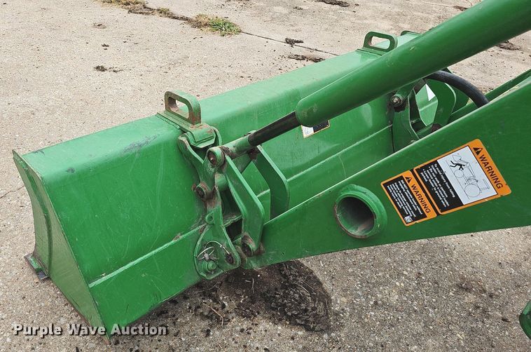 image for item DN8712 2015 John Deere 4066R  tractor