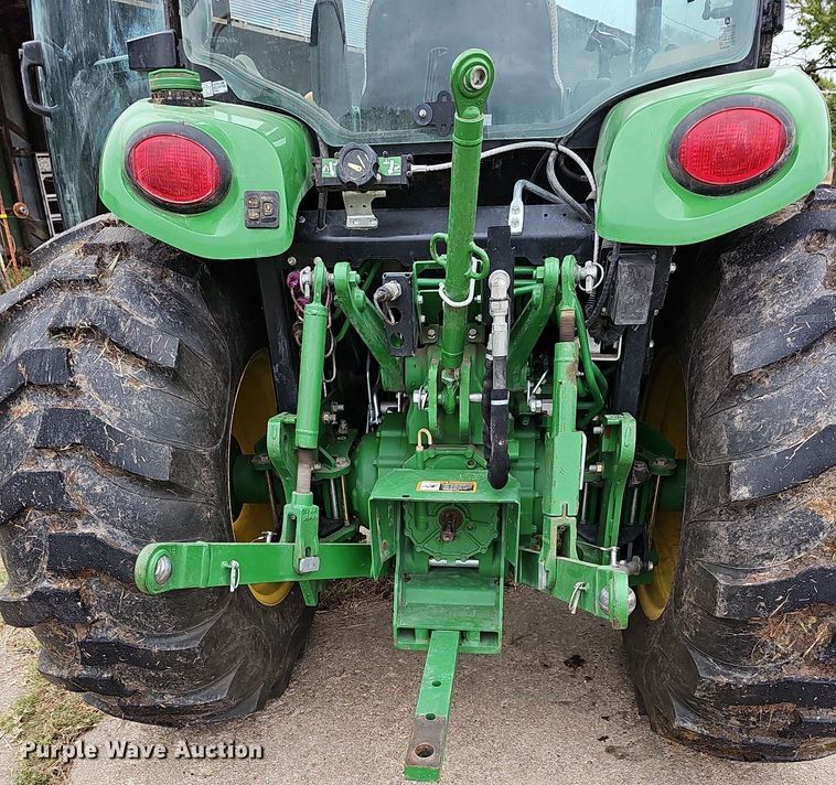 image for item DN8712 2015 John Deere 4066R  tractor