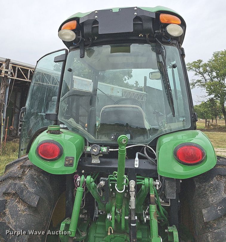 image for item DN8712 2015 John Deere 4066R  tractor