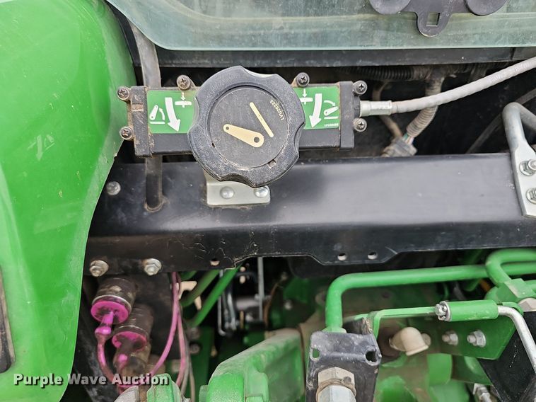 image for item DN8712 2015 John Deere 4066R  tractor