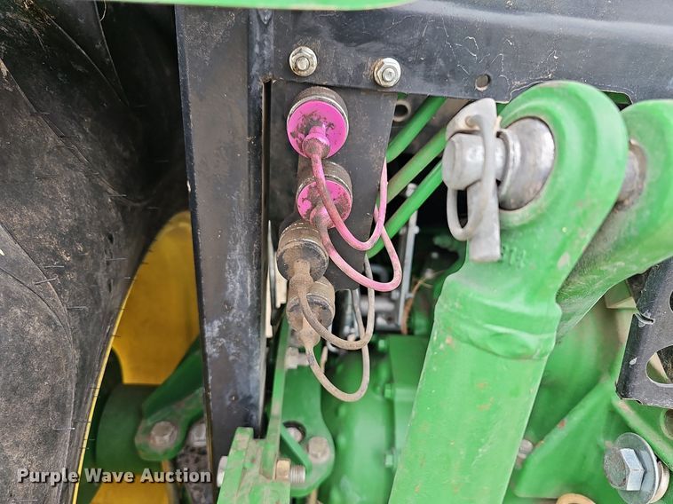 image for item DN8712 2015 John Deere 4066R  tractor