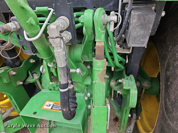 image for item DN8712 2015 John Deere 4066R  tractor