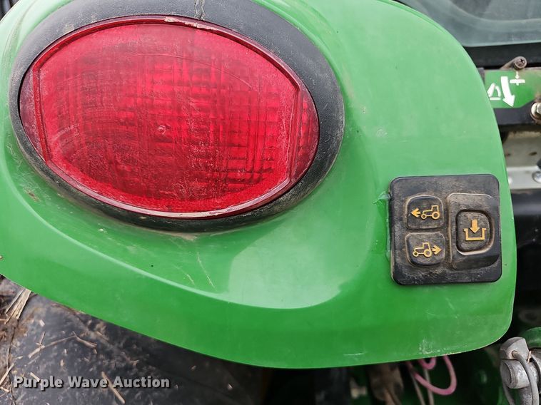 image for item DN8712 2015 John Deere 4066R  tractor