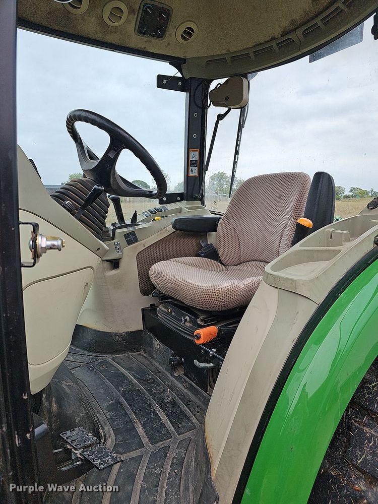 image for item DN8712 2015 John Deere 4066R  tractor