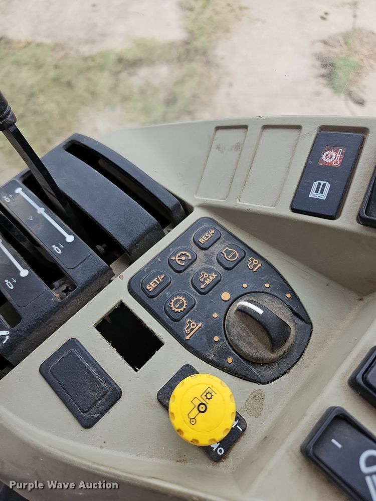 image for item DN8712 2015 John Deere 4066R  tractor