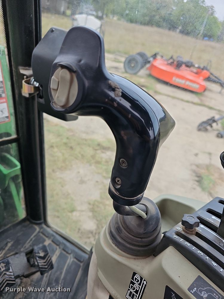 image for item DN8712 2015 John Deere 4066R  tractor