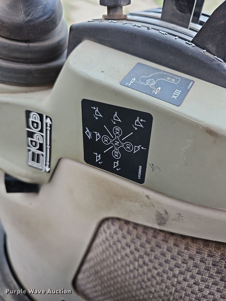 image for item DN8712 2015 John Deere 4066R  tractor