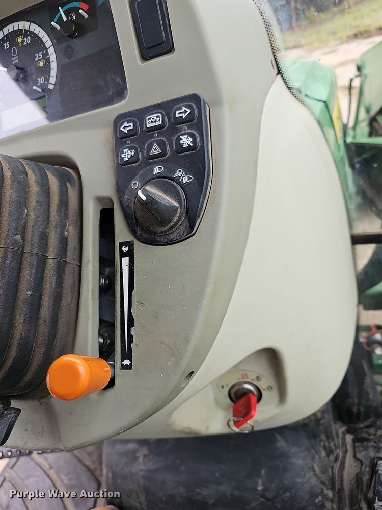 image for item DN8712 2015 John Deere 4066R  tractor