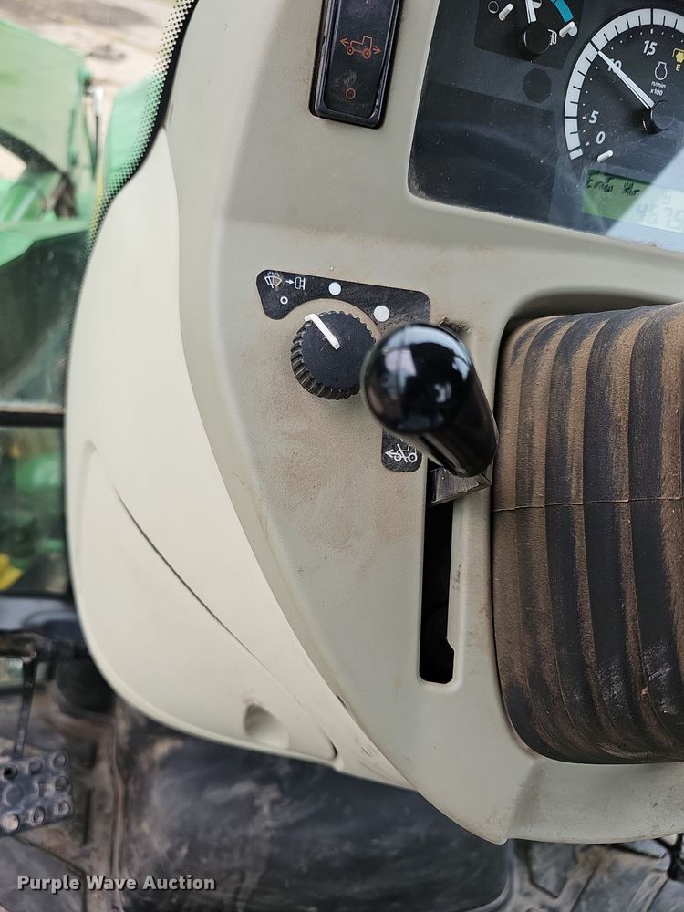 image for item DN8712 2015 John Deere 4066R  tractor