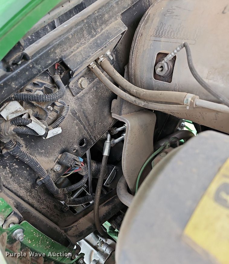 image for item DN8712 2015 John Deere 4066R  tractor