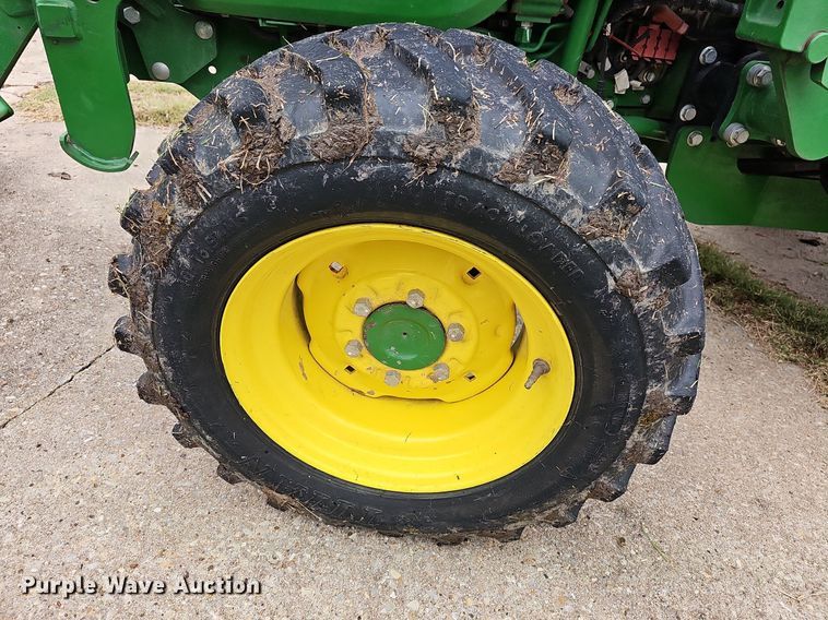 image for item DN8712 2015 John Deere 4066R  tractor