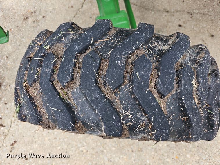 image for item DN8712 2015 John Deere 4066R  tractor