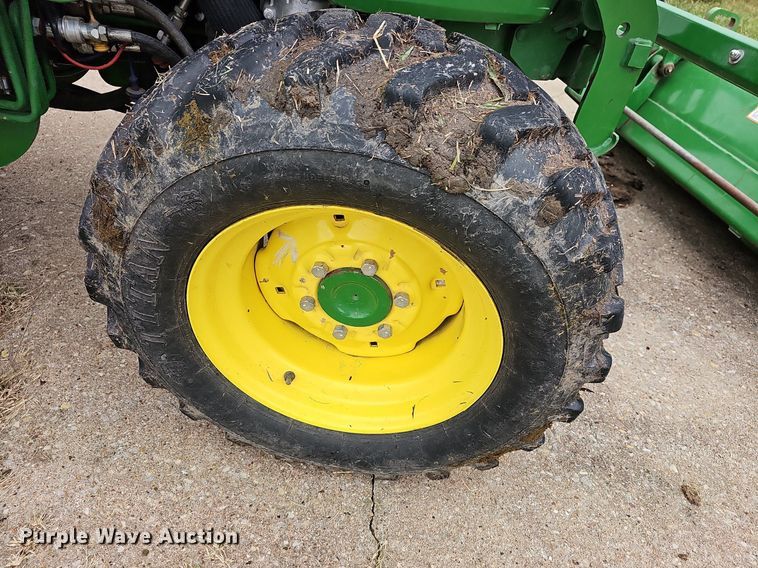 image for item DN8712 2015 John Deere 4066R  tractor
