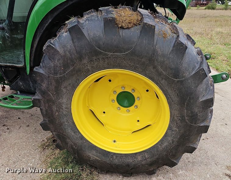 image for item DN8712 2015 John Deere 4066R  tractor