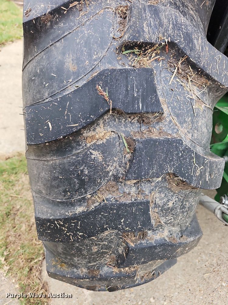 image for item DN8712 2015 John Deere 4066R  tractor