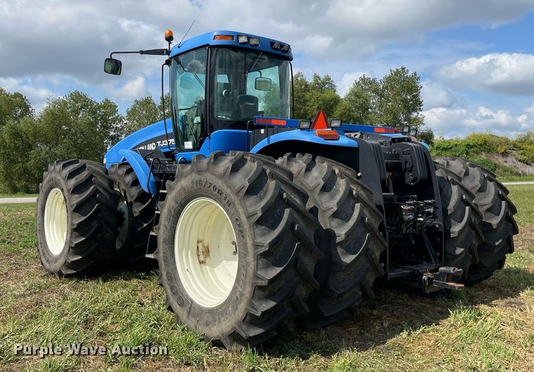 image for item DP0051 2002 New Holland TJ375  4WD tractor