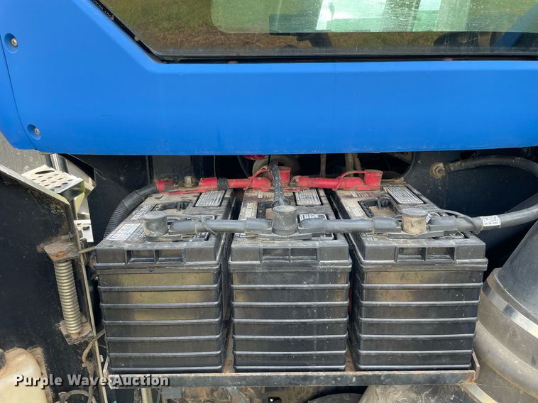 image for item DP0051 2002 New Holland TJ375  4WD tractor