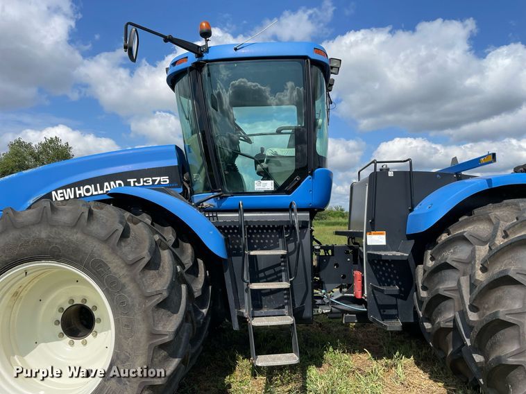 image for item DP0051 2002 New Holland TJ375  4WD tractor