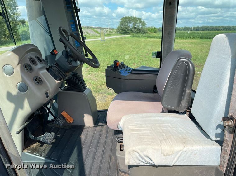 image for item DP0051 2002 New Holland TJ375  4WD tractor