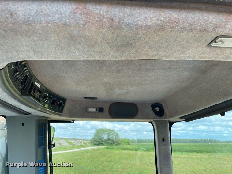 image for item DP0051 2002 New Holland TJ375  4WD tractor