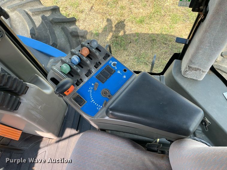 image for item DP0051 2002 New Holland TJ375  4WD tractor