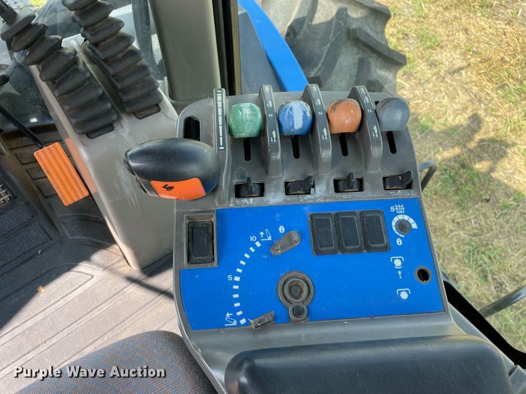 image for item DP0051 2002 New Holland TJ375  4WD tractor