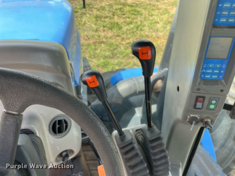 image for item DP0051 2002 New Holland TJ375  4WD tractor