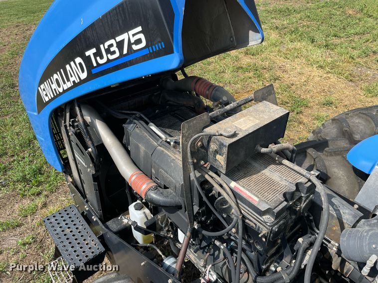 image for item DP0051 2002 New Holland TJ375  4WD tractor