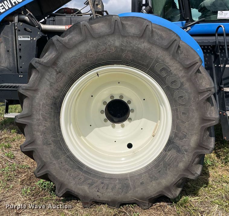 image for item DP0051 2002 New Holland TJ375  4WD tractor