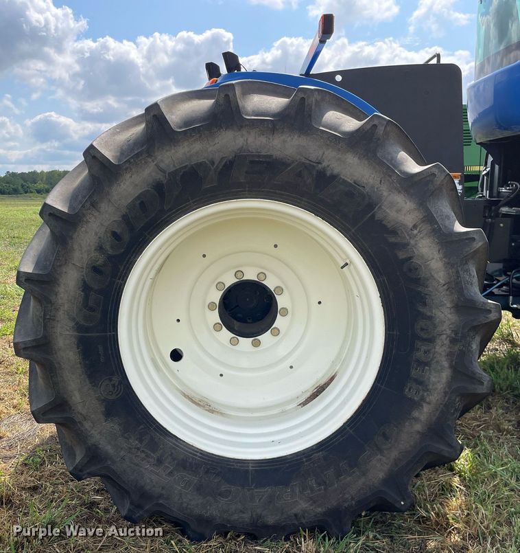 image for item DP0051 2002 New Holland TJ375  4WD tractor