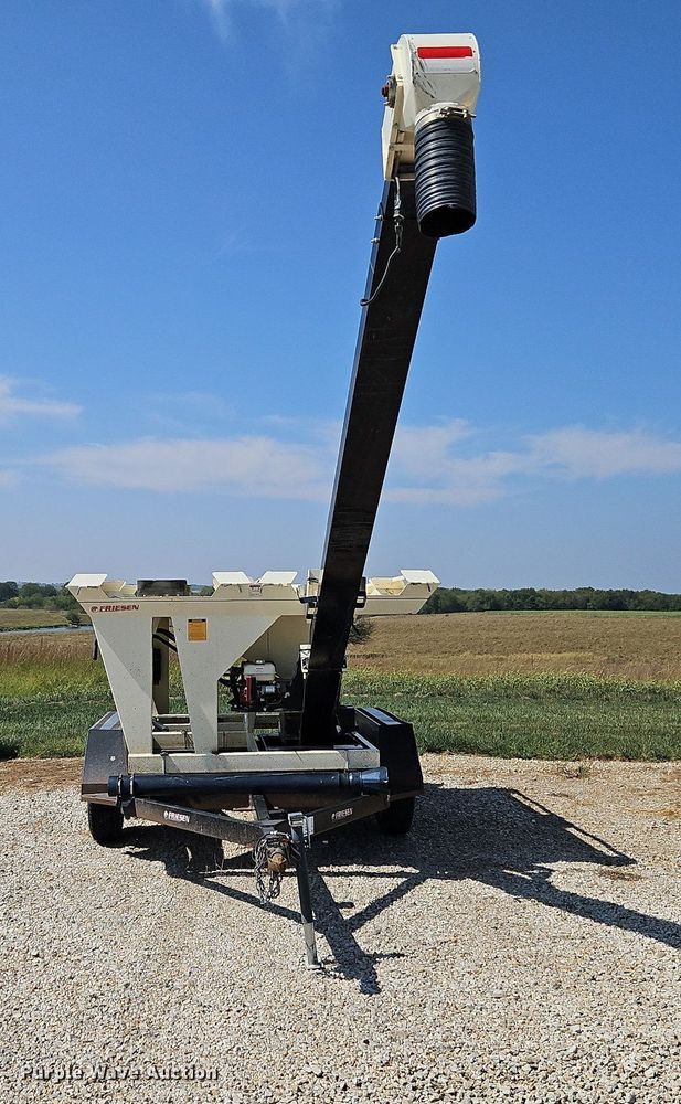 image for item DP2442 Friesen Titan 4 SE  seed tender