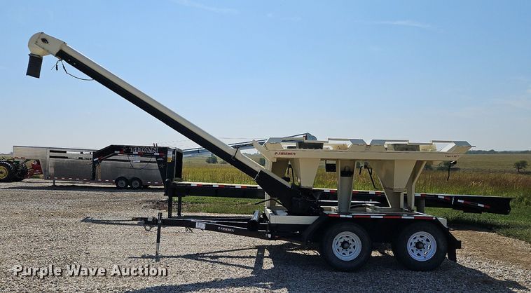 image for item DP2442 Friesen Titan 4 SE  seed tender