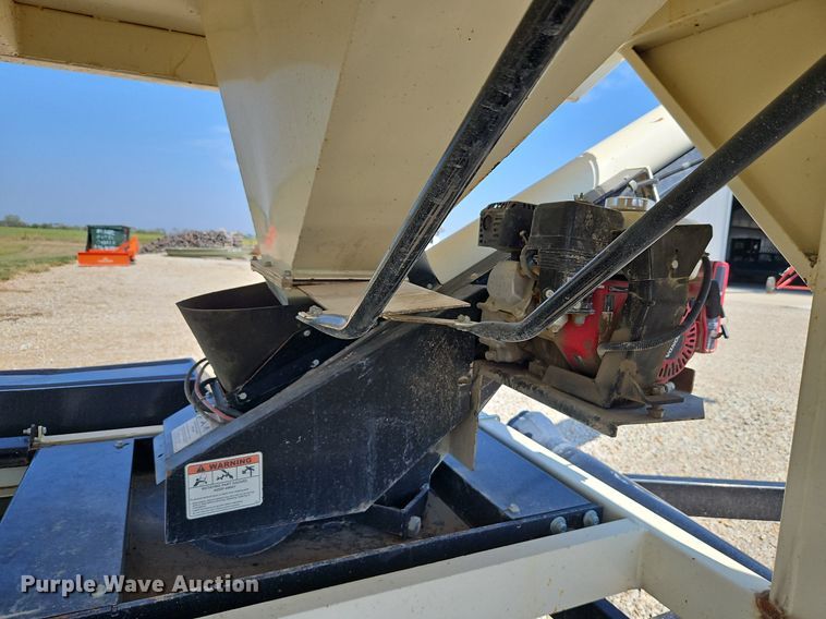 image for item DP2442 Friesen Titan 4 SE  seed tender