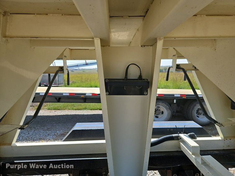 image for item DP2442 Friesen Titan 4 SE  seed tender