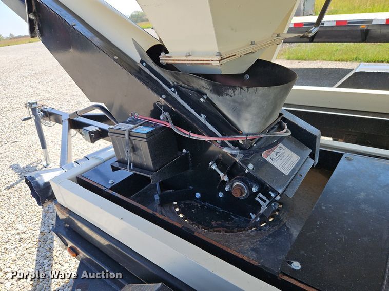 image for item DP2442 Friesen Titan 4 SE  seed tender