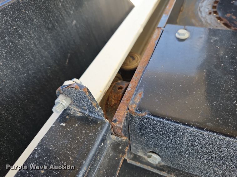 image for item DP2442 Friesen Titan 4 SE  seed tender