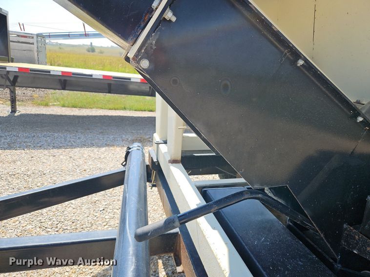 image for item DP2442 Friesen Titan 4 SE  seed tender