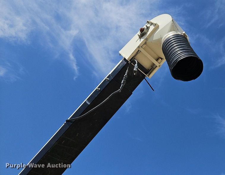 image for item DP2442 Friesen Titan 4 SE  seed tender