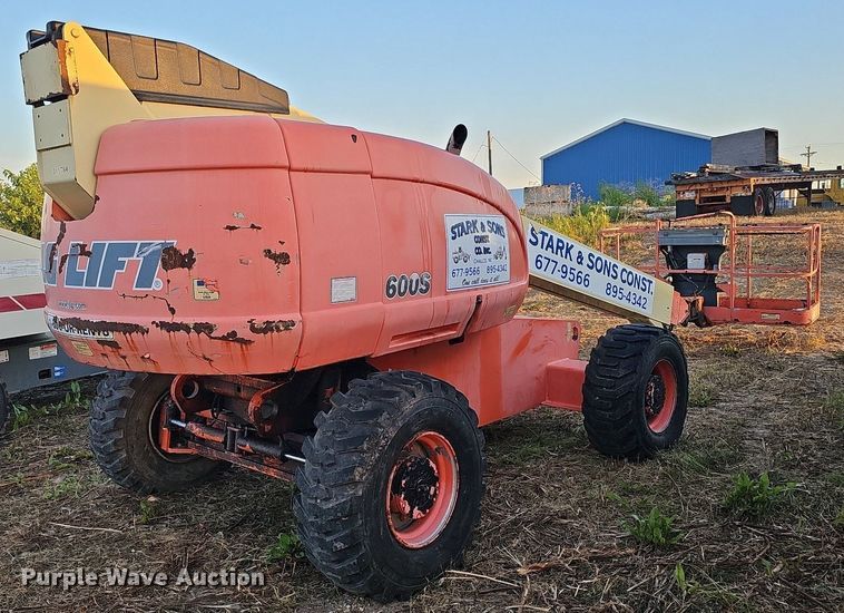 image for item DQ0177 2001 JLG 600S  boom lift
