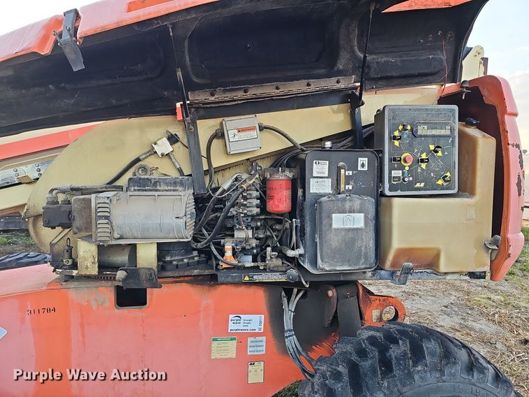 image for item DQ0177 2001 JLG 600S  boom lift