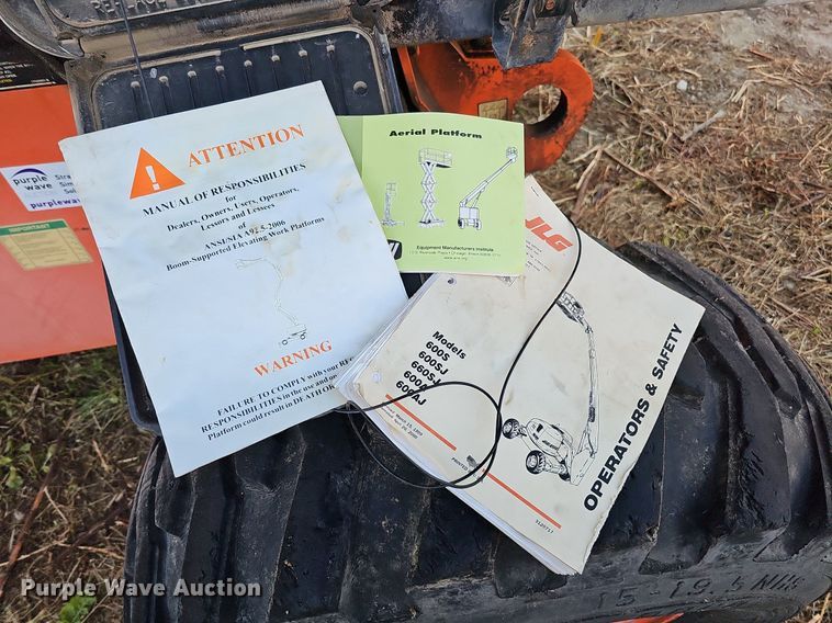 image for item DQ0177 2001 JLG 600S  boom lift