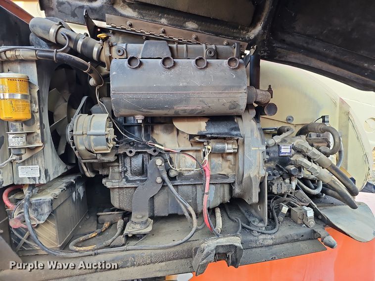 image for item DQ0177 2001 JLG 600S  boom lift