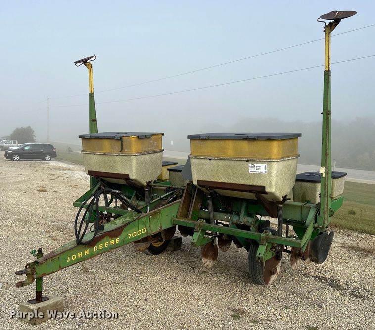 image for item DQ0941 John Deere 7000  no-till planter